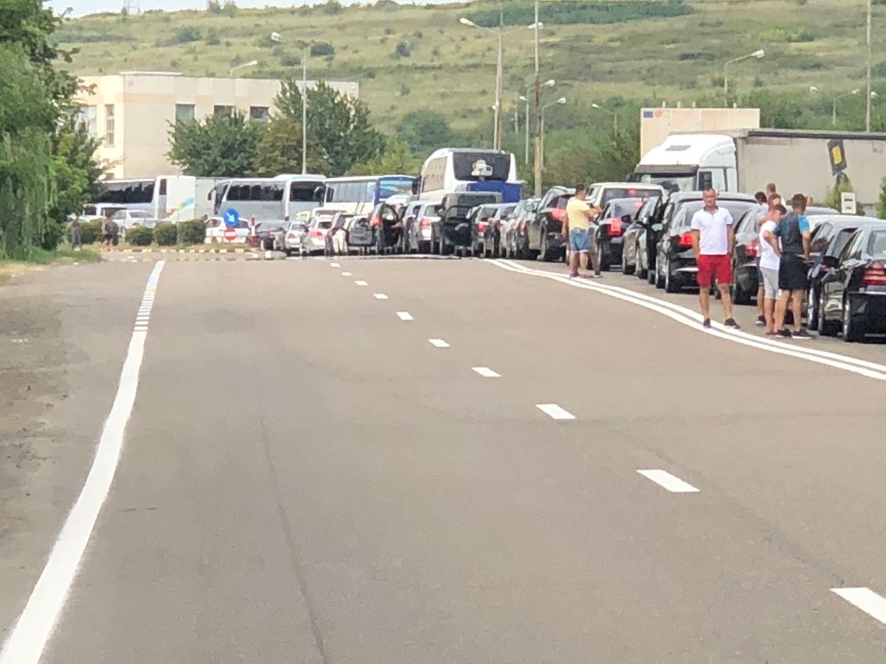 В настоящее время контрольно-пропускной пункт "Албица" на въезде в Румынию перегружен транспортом. Фото: customs.gov.md.