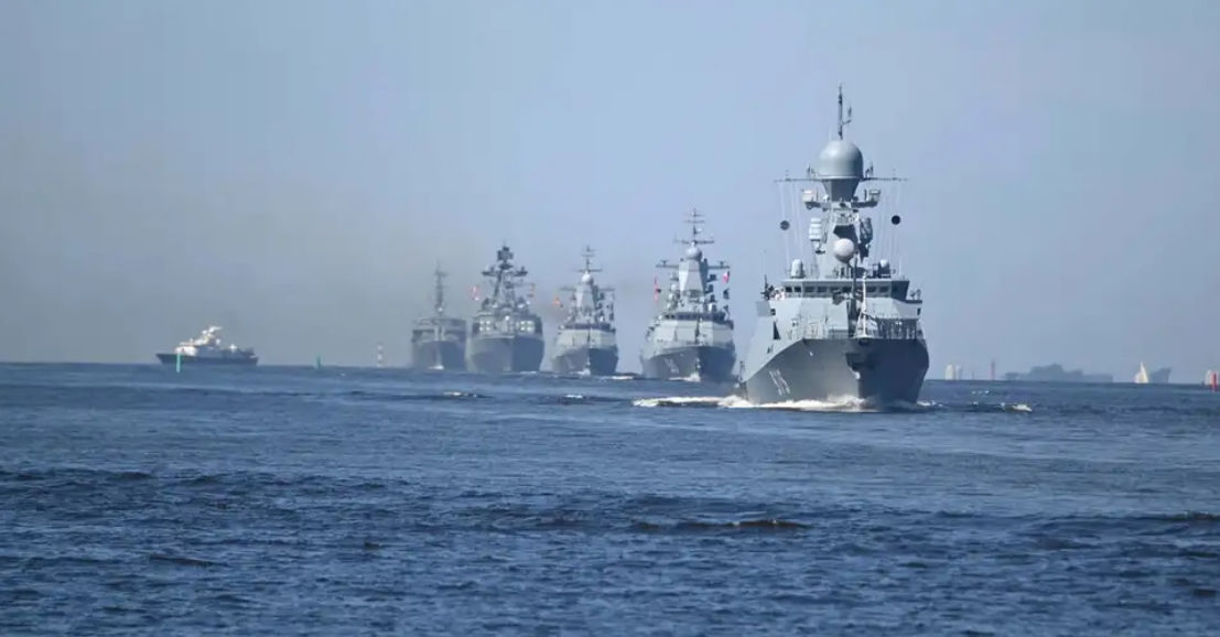 Корабль ВМФ России пересек морскую границу с Финляндией.