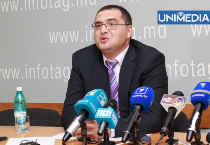 În eventualitatea unui scor bun în alegeri, ce i-ar permite să acceadă în Parlament, Renato Usatîi spune că ar fi de acord să formeze o majoritate parlamentară doar alături de Partidul Comuniștilor și Partidul Socialiștilor.