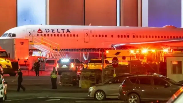Anvelopa unui avion a explodat în aeroportul din Atlanta. Două persoane au decedat.