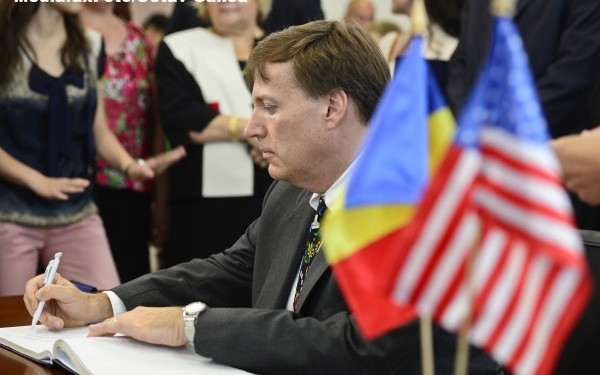 "Este incurajator sa vedem ca sanctiunile inseamna ceva. Reprezentand o tara care a impus sanctiuni Rusiei, pot spune ca este incurajator ca sanctiunile au un impact", a declarat Butcher.