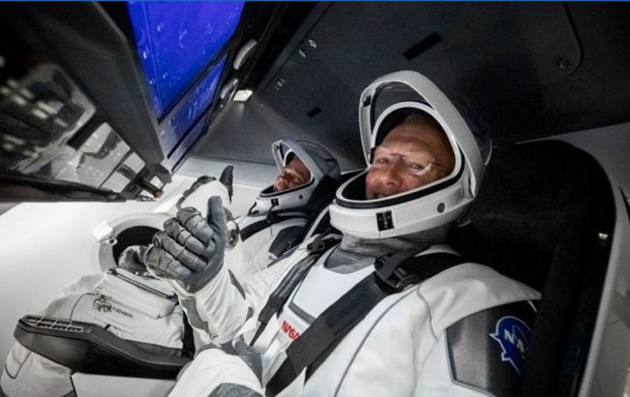 В NASA назвали сроки первого контрактного запуска Crew Dragon.