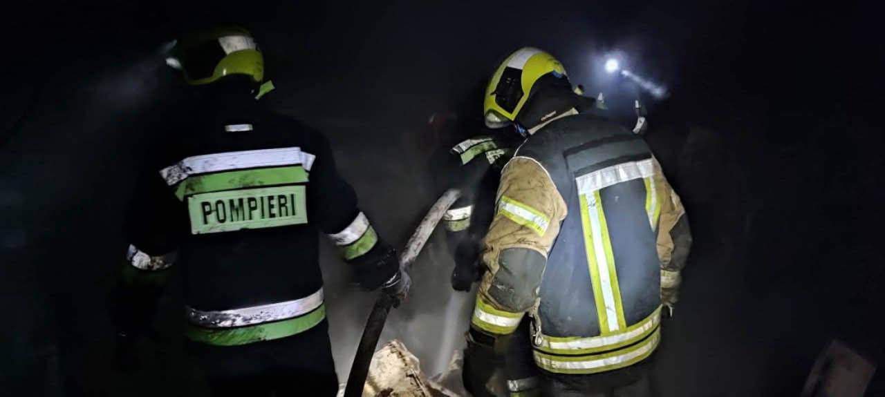 Fumatul neglijent și lumânările au provocat incendii: Două persoane au suferit arsuri.