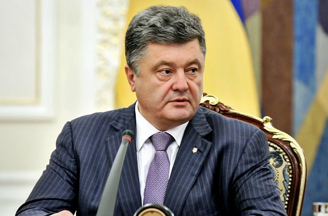 "Администрация президента сокращена на 40%", - заявил Порошенко.  Фото: zn.ua
