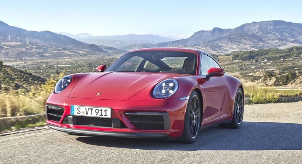 Легендарный Porsche 911 обзавелся новыми версиями GTS.