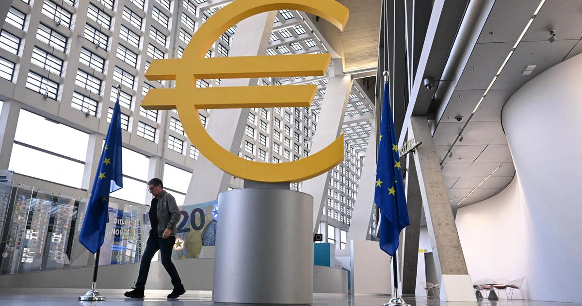 ЕЦБ повышает ставки до 2,5% на фоне ускорения инфляции в еврозоне из-за энергошока.