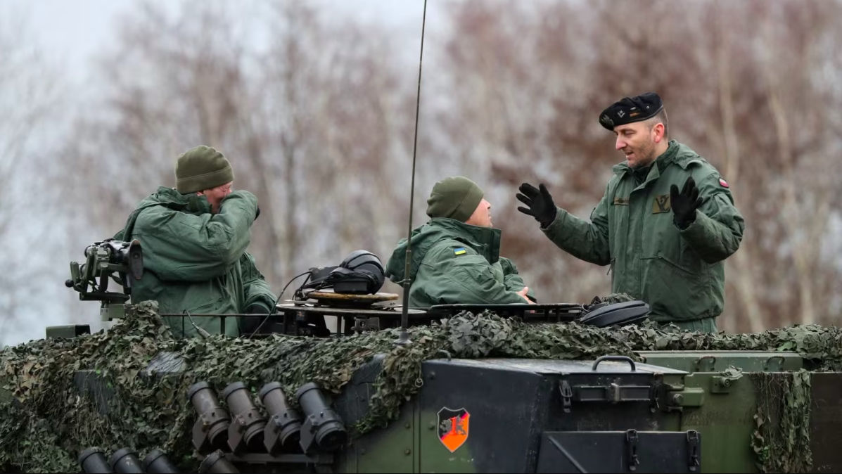 Бундесвер начал обучение украинцев эксплуатации Leopard 2.