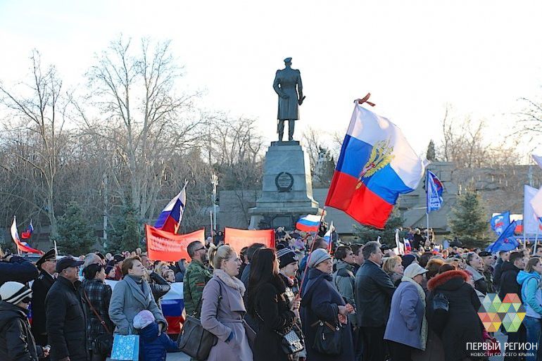 На вопрос: «Одобряете ли вы аннексию Крыма Россией?» 82% крымчан дали утвердительный ответ.