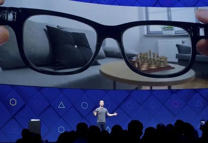 Раскрыта дата анонса первых «умных» очков Facebook и Ray-Ban.