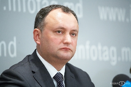 Додон выразил возмущение отношением правительства к введенному российскими властями эмбарго на молдавские вина.