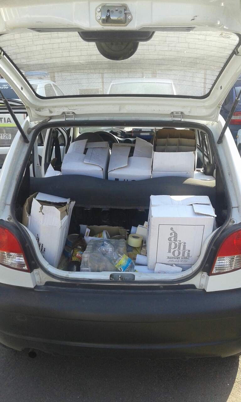Daewoo Matiz, bucşit cu alcool fără acte de provenienţă. Băutura, confiscată. Foto: politia.md