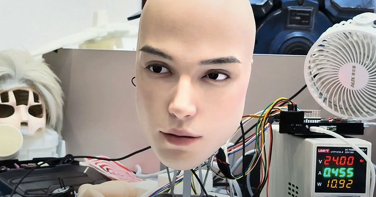O companie chineză a creat un robot cu o față capabilă să exprime emoții reale.