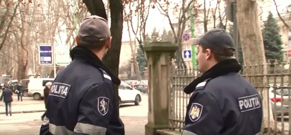  Участие в опросе приняли 1120 человек. Допустимая погрешность - плюс-минус 3,1%. 