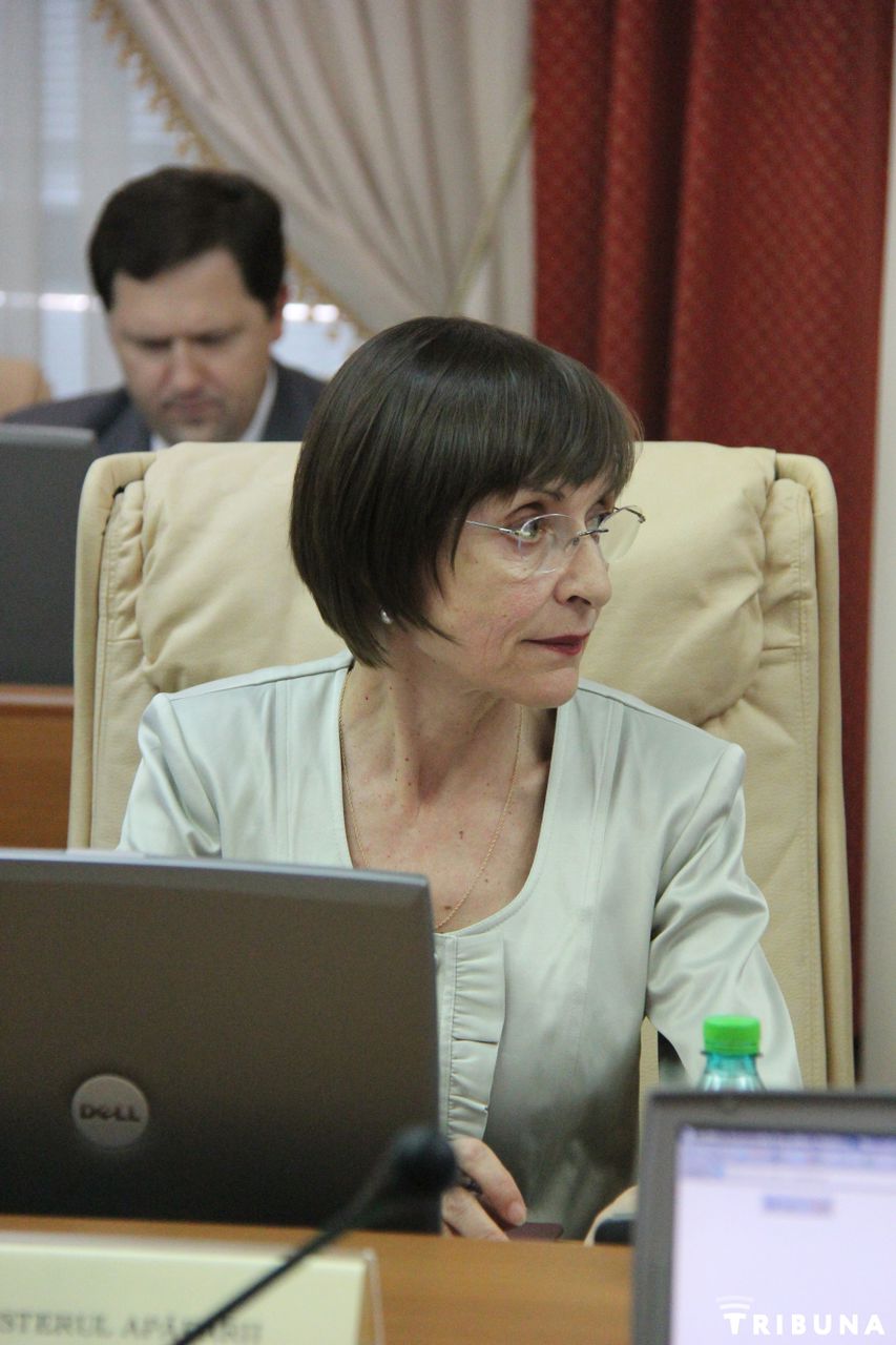 Министерства просвещения Корина Фусу сказала, что ведомство функционально,  хотя заместители министра и руководители управлений находятся в отпусках.
