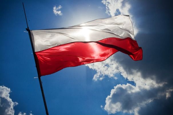 Parlamentul polonez adoptă reforme ale sistemului judiciar, în pofida avertismentelor UE.