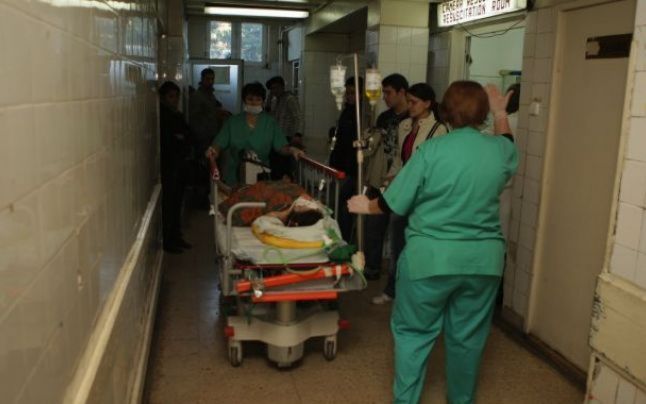 Victima a fost internată de urgenţă la Spitalul Clinic Municipal „Valentin Ignatenco“, cu un traumatism cranio-cerebral acut deschis.
