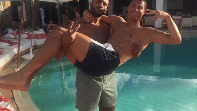 Cristiano Ronaldo se iubeşte cu Badr Hari. Foto: lebuzz.eurosport.fr