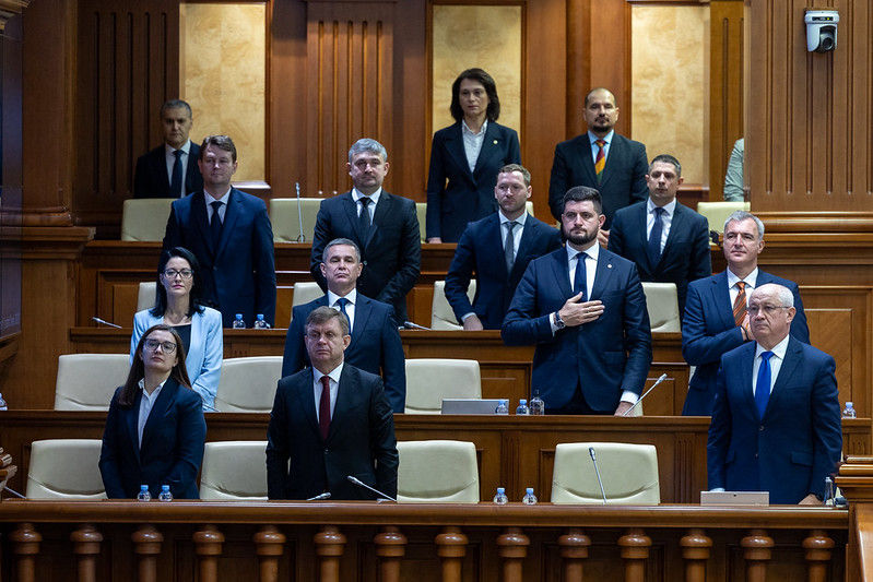 Parlamentul a aprobat Guvernul propus de Alexandru Munteanu.