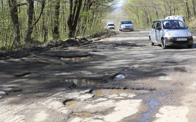 Taxa de drum ar putea fi mărită cu 50 la sută, iar majorarea acesteia a fost propusă pentru luna mai a anului curent. Foto: adevarul.ro