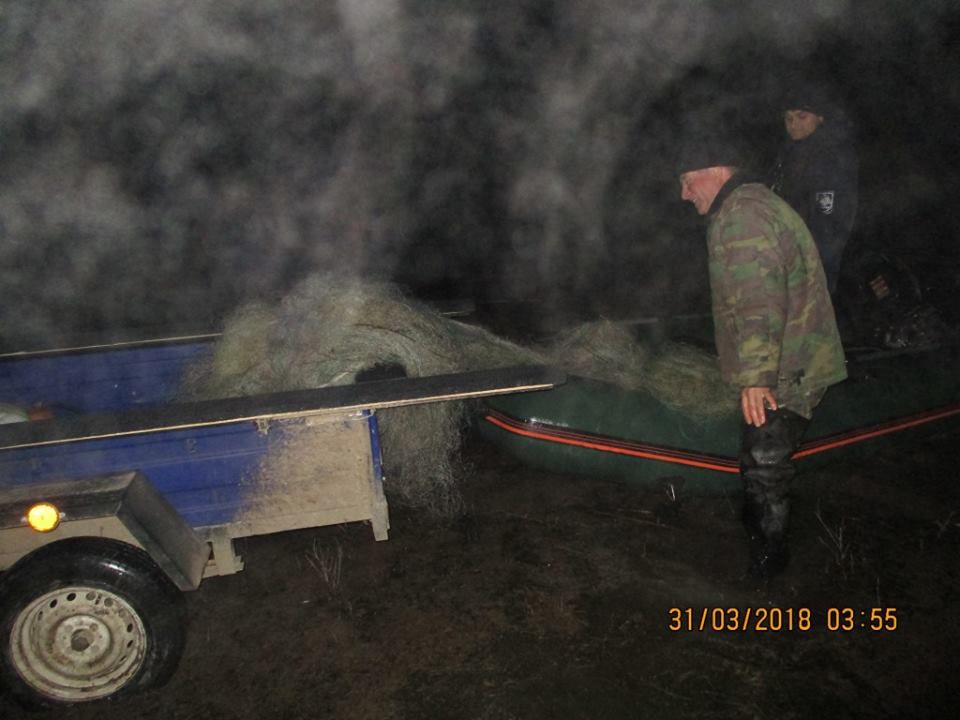 Инспекторы рыбоохраны изъяли 10 рыболовных сетей-однорядок. Фото: facebook.com/Serviciul Piscicol de Stat.