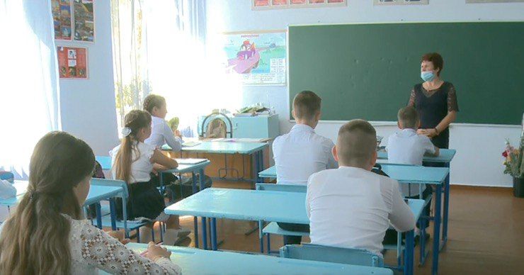 В гимназии села Каракуй школьники вернулись за парты, онлайн-уроки не предусмотрены.