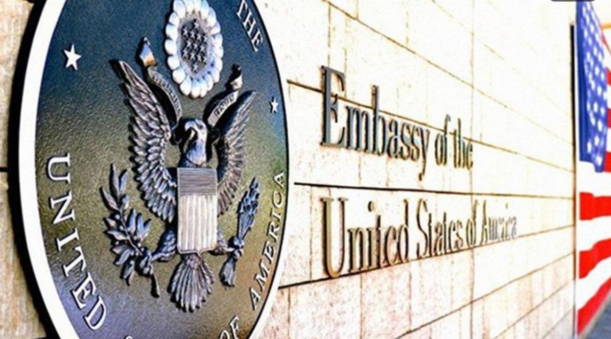 Посольство США вновь призвало американцев покинуть Украину и предложило маршруты.