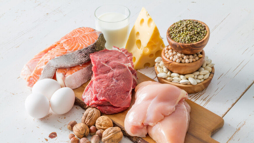 Диетолог перечислила помогающие похудеть высокобелковые продукты.