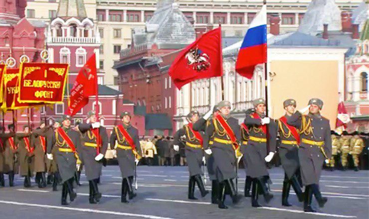 Парад в осажденной столице показал всему миру несгибаемую волю советского народа и решимость во что бы то ни стало отстоять Москву.