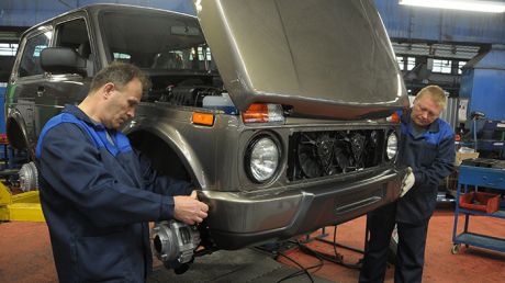 Cel mai mare producător auto din Rusia, compania AvtoVAZ, şi-a sistat activitatea timp de o zi. Foto: rualavto.ru
