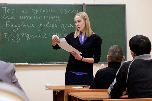 Представители ФМС сообщили, что все решения принимаются в соответствии с законом, а конкретные причины отказа в разных случаях различны.