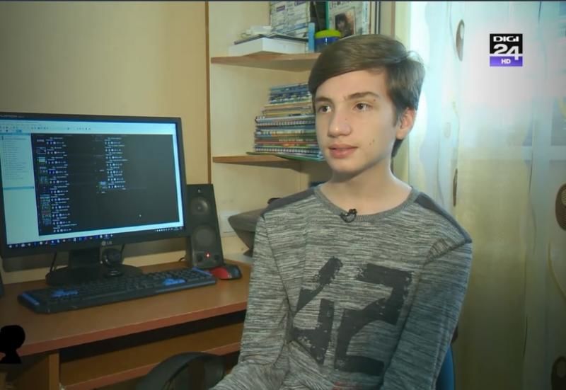 Mihai Enache are 14 ani și studiază în clasa a VIII-a. 