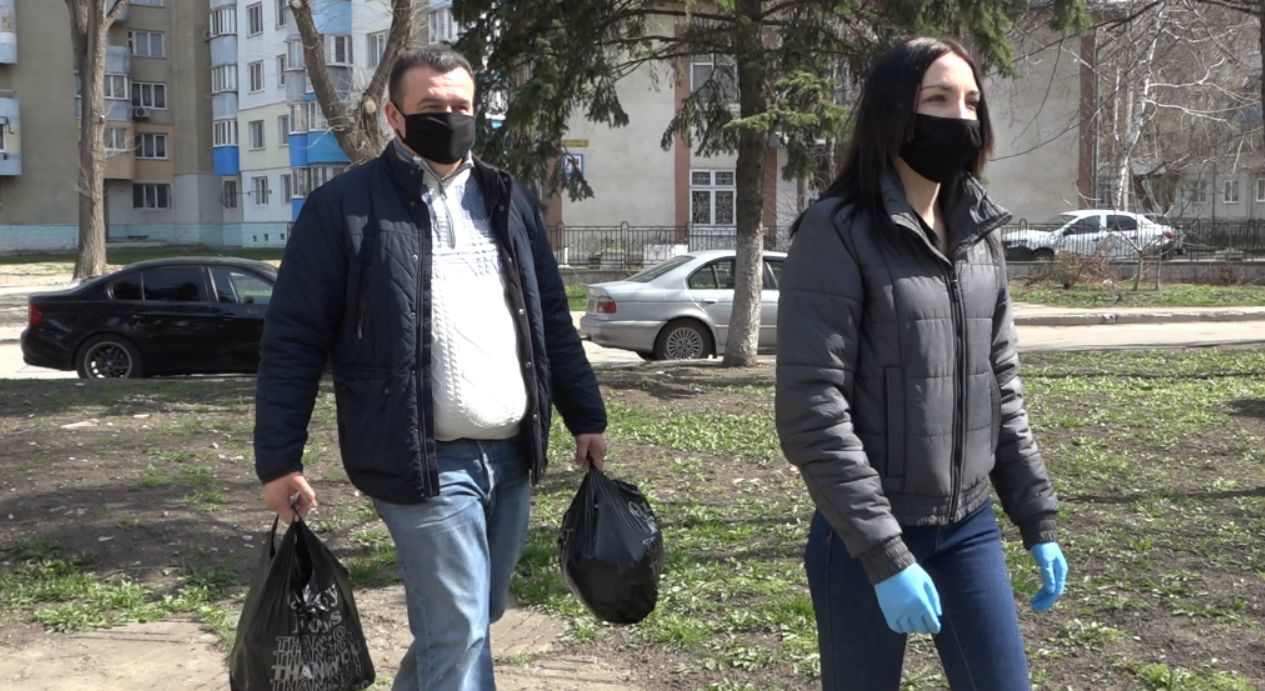 В пандемию бельчане помогли сотням пенсионеров.