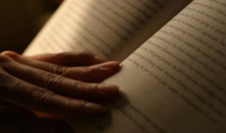 Материал энергобумаги выглядит и на ощупь похож немного на пластиковую бумагу.
