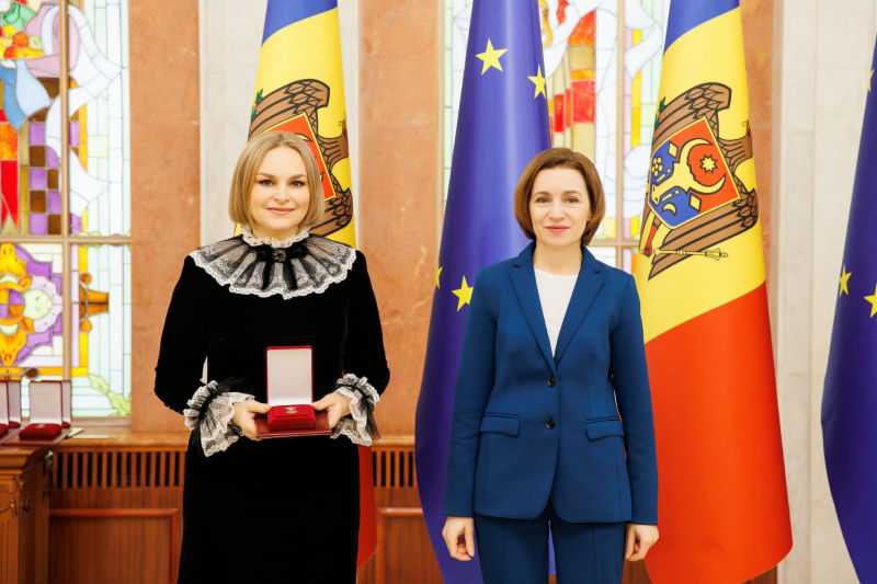 Майя Санду вручила награды группе деятелей культуры.