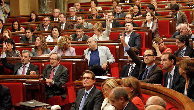 Парламент Каталонии обсуждает закон о референдуме о независимости. Фото: reuters.com