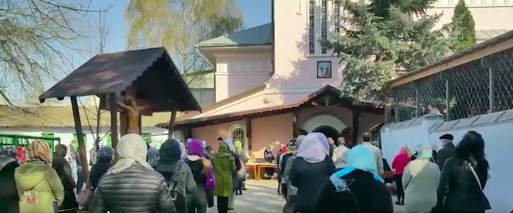 В Вербное воскресенье в шести церквях проигнорировали карантинные меры.