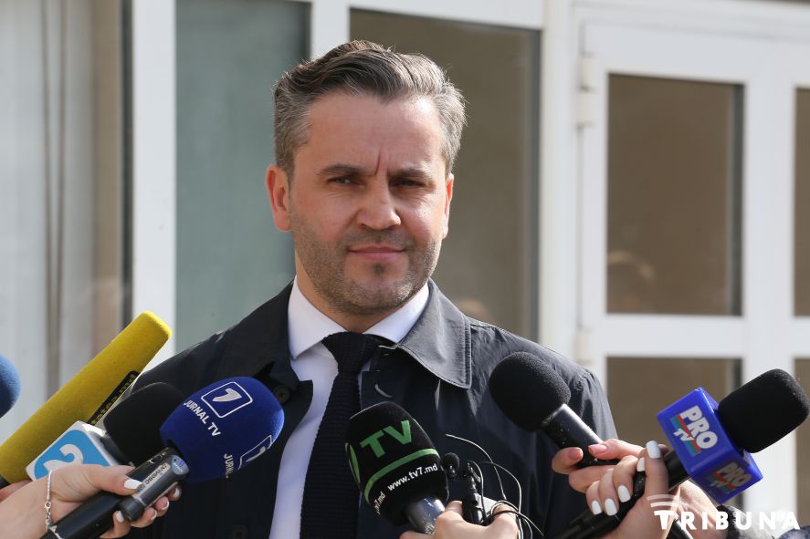 Адвокат политика Игорь Попа.
