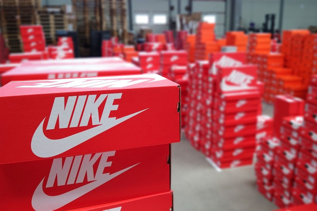 Голландец построил успешный бизнес: снабжает россиян товарами Nike и Lego.