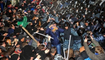 Soţia lui Luţenko a declarat că acesta are traumatisme craniene după ce a fost bătut de forţele de ordine.