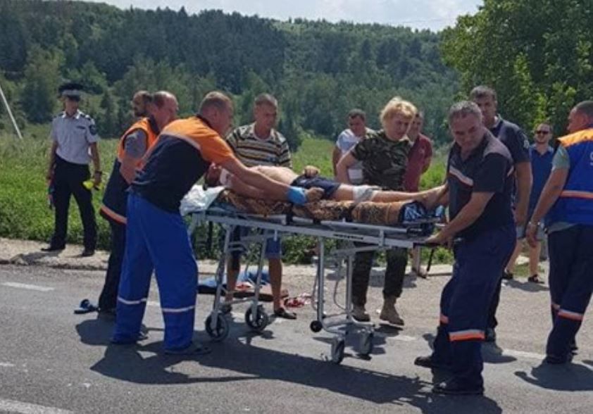 Обоих пешеходов доставили в больницу для оказания помощи. 