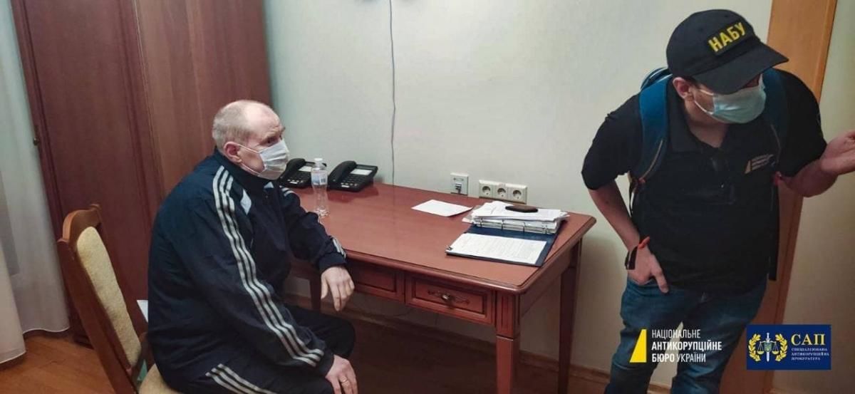 Детективы НАБУ задержали экс-судью Чауса в больнице "Феофания".