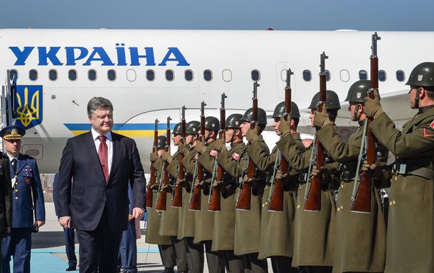 Президент Петр Порошенко прибыл в Турцию с двухдневным рабочим визитом.