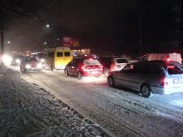 Iarna începe să-şi facă simţită prezenţa în România. Răcirea vremii a adus şi prima ninsoare.