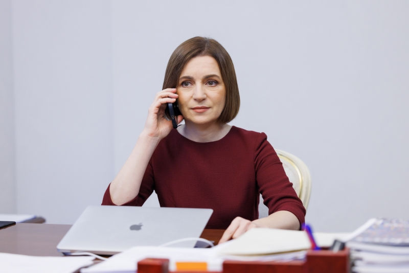 Глава государства провела телефонные разговоры с президентом Кипра и премьером Мальты.