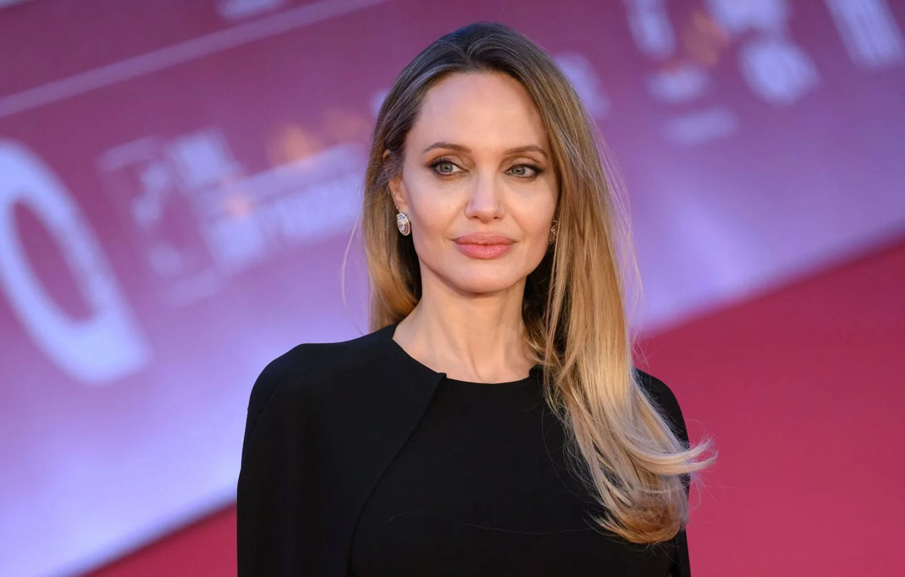 Politico: Джоли перешла украинскую границу пешком и не предупреждала власти о визите.