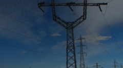 Vântul puternic din această noapte a lăsat peste 30 de localităţi din nouă raioane din nordul şi centrul ţării fără curent electric.