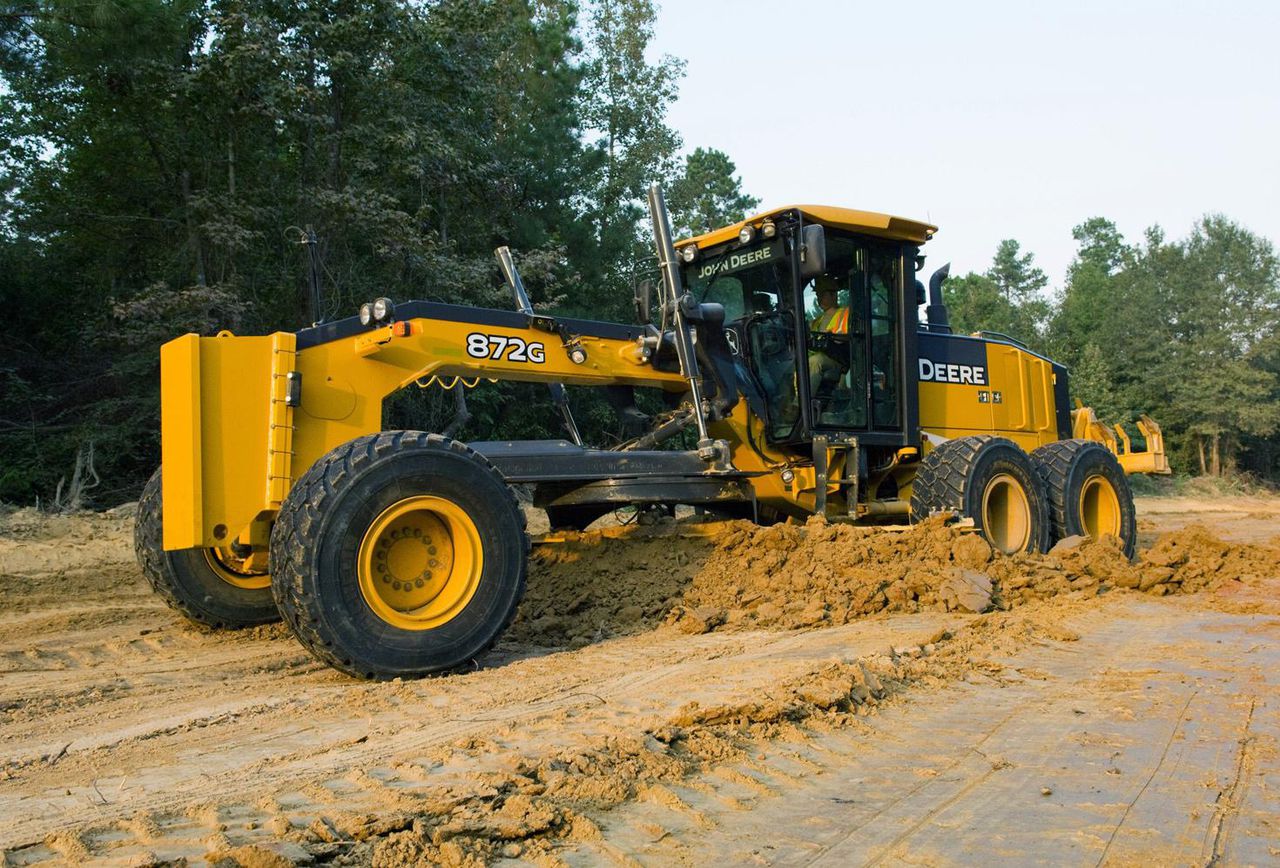 После покупки новой техники, «Су-Канал» сможет оказывать услуги по грейдированию улиц. Фото: stm-grup.ru