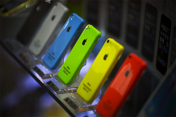 Apple планирует свернуть производство iPhone 5C и iPhone 4S уже к середине 2015 года.
