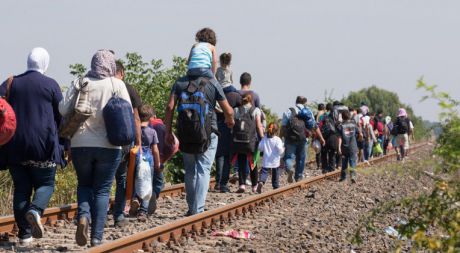 Rețelele de traficanți de persoane în Europa au câștigat între 5 și 6 miliarde de dolari de pe urma valului de migrație. Foto: giornalettismo.com