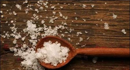 Monoglutamatul de sodiu poate cauza durere de cap, diaree, senzație de arsură la stomac.